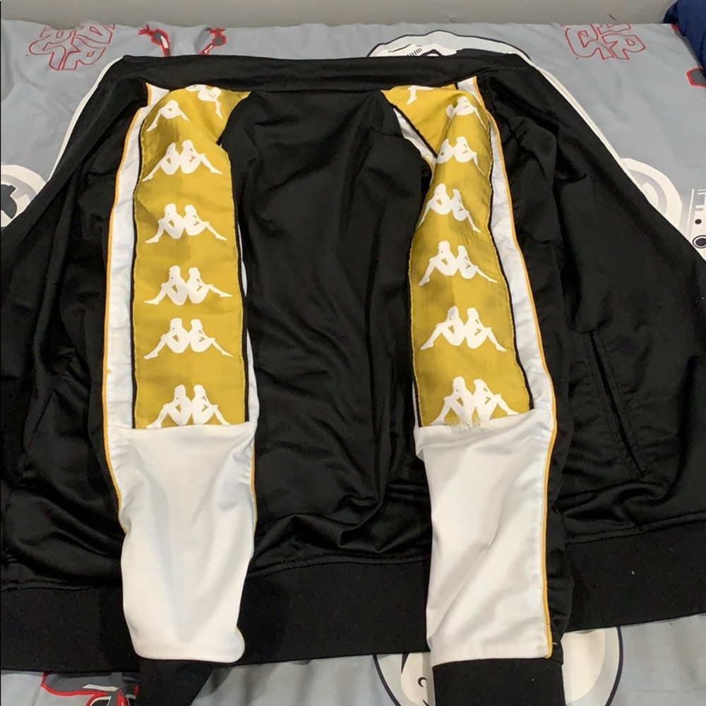 A black and yellow kappa jacket. Size(M)